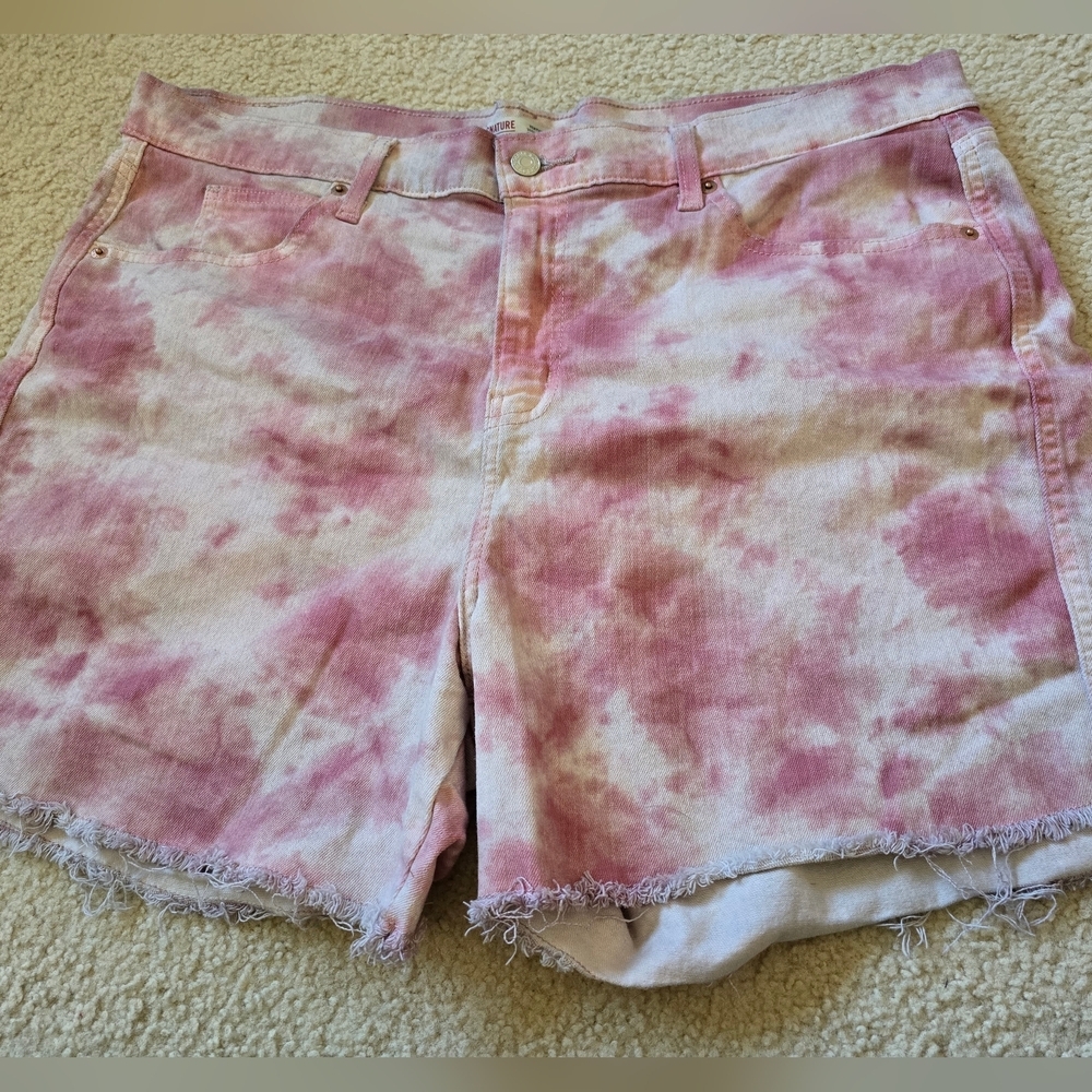 Signature Levi Strauss Women's Plus High Rise 5" Shorts Pink Tie-Dye Size 20W